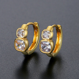 Aros Minimalistas Brillantes Chapados en Oro y Plata con Incrustaciones de Circonita Cuadrada, Pequeños Aros de Moda para Uso Diario, Joyería de Moda - Product Image 1