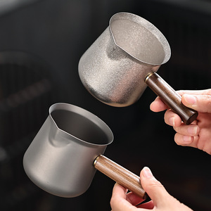 ที่กรองชาไทเทเนียม 100 มล. ด้ามไม้ สำหรับชุดชงชาแบบกังฟู - Product Image 1