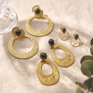 Bijoux en acier inoxydable personnalisables, plaqués or 18 carats, durables et élégants, parfaites pour les cadeaux uniques, boucles d'oreilles pendantes - Product Image 4