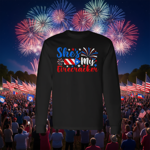 She's My Firecracker 4th Of July T-shirt a maniche lunghe per coppie, design patriottico - Product Image 3