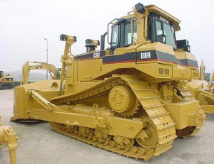 Bulldozer Usado D5K Japonés con Alto Momento de Carga, 5000 kg de Peso, Capacidad de Empuje de 3M3 - Product Image 4