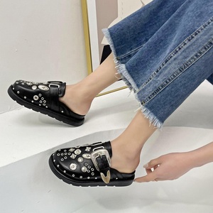 Claquettes d'été pour femmes à semelles épaisses, ornées de fleurs et de grands strass, noires, style sabot plat, décontractées pour l'extérieur - Product Image 3