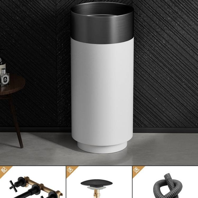 Montagne de neige noire blanc d