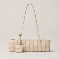 Sac à bandoulière OEM tendance en PU tissé, grand format, style enveloppe, avec rabat, en polyester, simplicité urbaine, direct usine