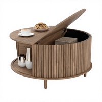 Table basse en bois moderne et durable avec design cannelé en noyer, porte coulissante et étagère ouverte pour le rangement dans le salon