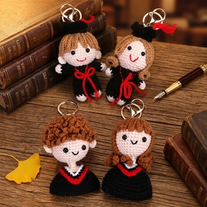 Porte-clés fait main en laine tricotée et crochetée, motif toge de graduation et toque de doctorat, <span class=keywords><strong>cadeau</strong></span> pour garçons et filles - Product Image 1