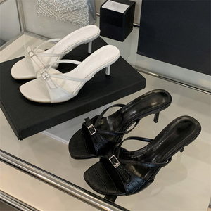 Sandales d'été pour femmes, à talons hauts, avec boucle en métal blanc, respirantes, mode européenne et américaine - Product Image 4