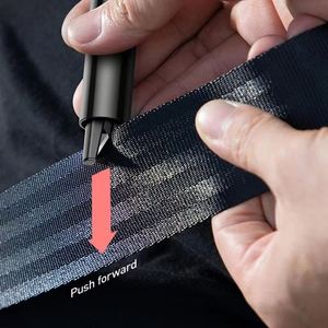 Outil de sécurité automobile avec brise-vitre, coupe-ceinture de sécurité, marteau d'urgence, lampe torche LED, chargeur de téléphone, trousse de premiers soins - Product Image 4