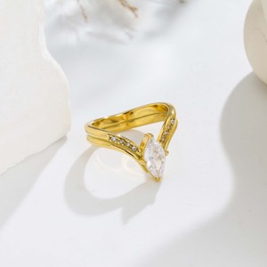 แหวนสแตนเลสทรงวีประดับเพชรซิคอนสองชั้นแบบฝังลายวินเทจ - สง่างามระดับไฮเอนด์ เหมาะสำหรับงานแต่งงานและงานปาร์ตี้ - Product Image 3