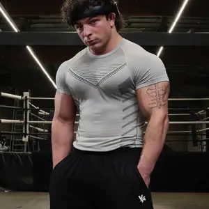 100% पॉलिएस्टर तंग मांसपेशी फिटिंग टी शर्ट त्वरित सूखी आउटडोर चलने वाली जिम टी शर्ट पुरुषों के लिए