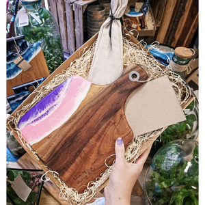 Nuovo Design artigianale cucina fatta a mano legno di Acacia <span class=keywords><strong>tagliere</strong></span> in resina epossidica Chesse tavola di servizio con manico - Product Image 5