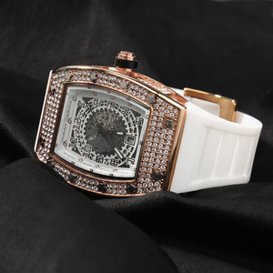 Đồng hồ thạch anh nam mới hợp thời trang đồng hồ thể thao đa chức năng đính kim cương Dây đeo Silicon hợp kim sang trọng đồng hồ phong cách hip-hop - Product Image 2