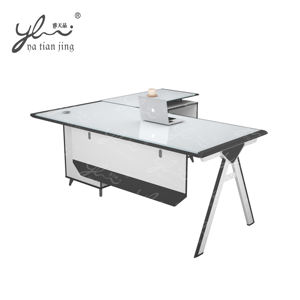 <span class=keywords><strong>Escritorio</strong></span> de Oficina Moderno de Vidrio con Base de Metal de Patas Cruzadas y Estantes de Almacenamiento Abiertos - Product Image 2