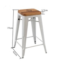 Chaise empilable moderne en métal avec coussin en bois pour bistrot