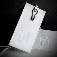 Étiquettes suspendues en coton personnalisées de luxe, gaufrées et débossées, avec cordon en coton gratuit, faible MOQ, étiquettes de prix pour bijoux, vin et textiles de maison