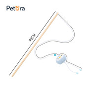 Jouet pour chat Petora : Baguette interactive en peluche avec clochette et expression mignonne pour le jeu et l'auto-entretenement en intérieur