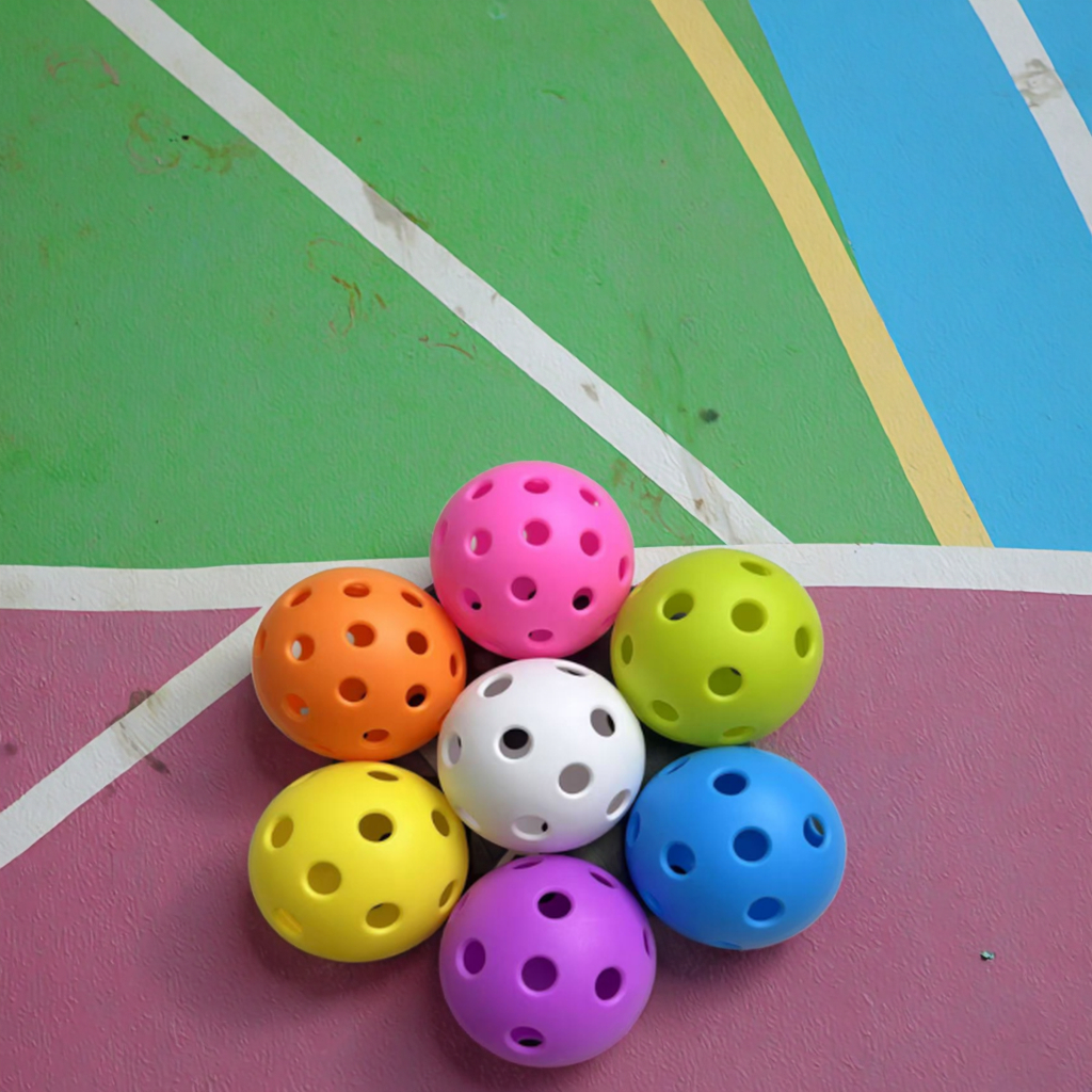 High Quality 40-Hole Injection Molding Pickle Ball with Portable TPE Material and Elastic Core High Guarantee