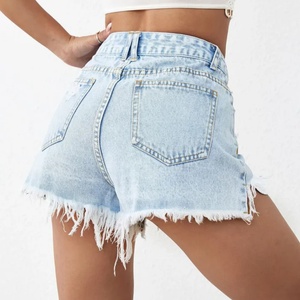 Shorts en jean déchirés bleu clair délavé sur mesure pour femme, taille haute, décontractés, avec ourlet brut, pour l'été - Product Image 3