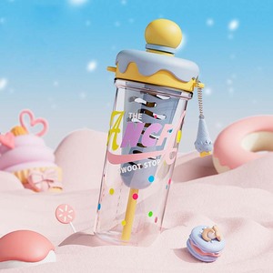 Nouveaux produits 2025 mignon enfants bouteille d'eau en plastique avec sangle gobelet de crème glacée avec paille thé <span class=keywords><strong>infuseur</strong></span> <span class=keywords><strong>tasse</strong></span> d'eau <span class=keywords><strong>pour</strong></span> l'école Kawaii - Product Image 2