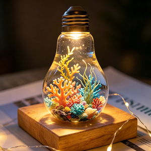 Escultura de Resina en Forma de Bombilla con Tulipán y Coral - Adorno de Resina Epoxi Hecho a Mano para Decoración del Hogar y Escritorio - Product Image 1