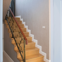 Escalier flottant modulaire personnalisé avec marches invisibles et structure en acier pour projet de construction de maison neuve