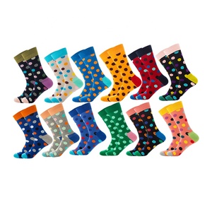 C041003TT Preparazione per <span class=keywords><strong>la</strong></span> spedizione di calzini in cotone colorati con divertenti motivi a pois per <span class=keywords><strong>la</strong></span> vita quotidiana degli uomini. - Product Image 1