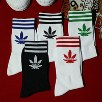 Chaussettes pour hommes de qualité supérieure à cinq mauvaises herbes, chaussettes de ville longues à 3 rayures pour couples, chaussettes de créateurs de chanvre en vrac, marques célèbres