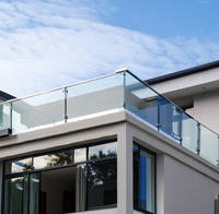 Balustrades et Garde-corps en Verre Trempé Sans Cadre Résistants à l'Eau pour Balcon de Villa, Terrasse et Hôtel – Garantie 5+ Ans