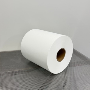 Rollos de Paños de Limpieza Blancos Resistentes, No Tejidos, Diseñados para Trabajos de Limpieza Difíciles, Fuertemente Absorbentes, Aptos para Aplicaciones Industriales - Product Image 1