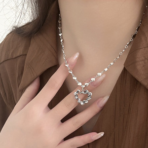 Collar con colgante hueco en forma de corazón de Plata de Ley S925 para mujer, cadena de clavícula de estilo coreano, joyería de regalo - Product Image 1