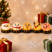 Jouet Squishy en forme de chignon de Noël - Jouet anti-stress en caoutchouc emballé dans une boîte - Cadeau pour les 14 ans et plus