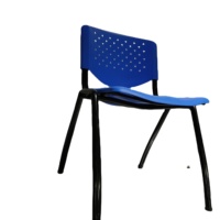 Chaises d'entraînement en gros pour étudiants, modernes, empilables, pour salles de conférence scolaires, extérieur et salon, avec design à trou triangulaire