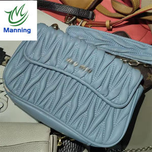 Bolsos usados de diseño Manning, fardos de bolsos de marca de Japón de <span class=keywords><strong>segunda</strong></span> <span class=keywords><strong>mano</strong></span>, bolsos usados de <span class=keywords><strong>lujo</strong></span> al por mayor, bolsos de marca para mujer - Product Image 4