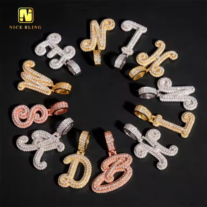 Ciondolo con lettera piccola