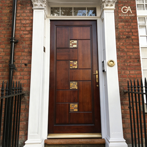 Puerta de Entrada GA-19G Golden Aero Moderna para Villa, Exterior en Madera de Teca Color Chocolate Cereza, Núcleo Sólido, con Vidrio Teñido - Product Image 1
