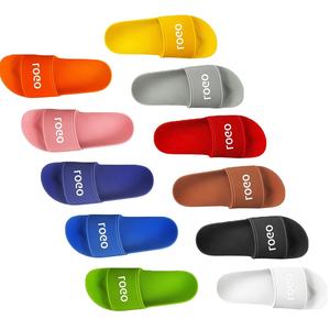 Chaussures de sport de maison pour femmes, sandales de styliste, tongs plates avec Logo personnalisé imprimé, pantoufles en PVC pour hommes, nouvelle collection 2020 - Product Image 5