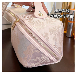 Nuevo y moderno bolso de maquillaje bordado de estilo chino para mujer, bolsa de viaje portátil de gran capacidad para lavar y guardar. - Product Image 5