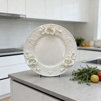 Assiette en céramique blanche émaillée de couleur européenne avec fleur de rose en relief 3D, vaisselle florale, assiette à fruits, assiette à gâteau, assiette à dessert