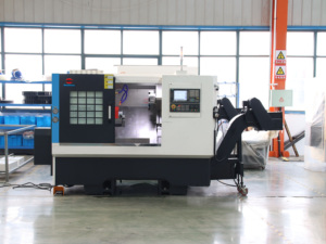 Tour CNC horizontal de haute précision pour le tournage des métaux / Centre de tournage CNC TCK6350 pour usines de moyenne capacité - Product Image 3