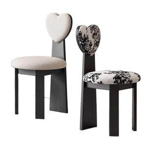 Sedia da Pranzo Moderna in Legno di Frassino Bianco con Rivestimento in Pelliccia d'Agnello, Design Minimalista dello Schienale per Cucina, Caffè o Bistrot - Product Image 5