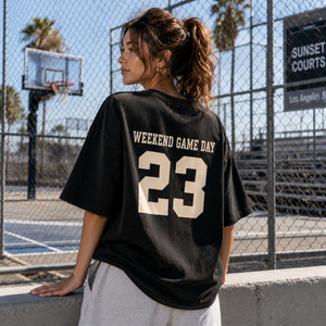 T-shirt graphique de basketball pour femmes Courtside Social Club, coupe oversize, manches courtes, pour le jour du match, vente en gros - Product Image 3