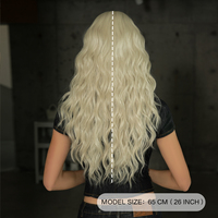 Peluca de Cabello Sintético Rubio Platino de 26 Pulgadas, Largo y Ondulado con Flequillo, Resistente al Calor, Fibra Natural Mate