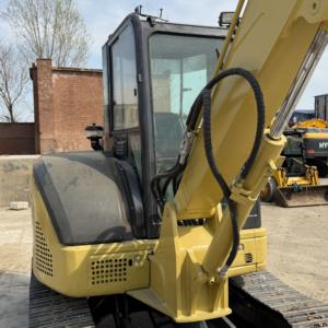 Mini-excavatrice Komatsu Pc55 d'occasion, modèle 2024, poids opérationnel de 5 tonnes, capacité de la benne de 0,15 m³, composants multifonctions - Product Image 2