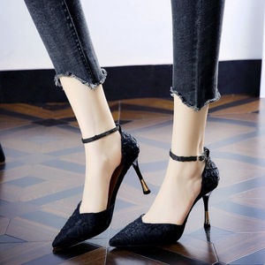 Escarpins noirs élégants et sexy à bout pointu avec bride cheville et talons aiguilles pour femme, collection Printemps-Automne 2026 - Product Image 1