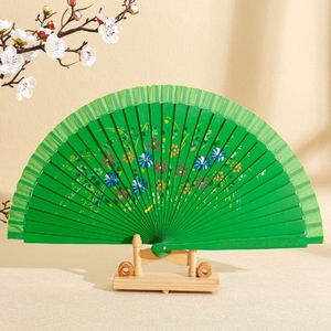 Abanicos de mano al por mayor del fabricante: Abanico de madera español de 7 pulgadas, pintado a mano por ambos lados, con varillas de madera, plegable, ideal como regalo. - Product Image 2