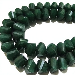 Cuentas de Esmeralda Natural en Forma de Briolette Trenzada, Tamaño de 9 a 10 mm, Se Venden por Hilo de 10 Pulgadas de Largo - Product Image 1