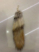 Queue de renard en fourrure teinte et duveteuse pour la décoration de porte-clés personnalisés et l'utilisation dans les vêtements