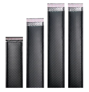 Paraguas de caña de pescar blanco y negro de forma larga con logotipo personalizado bolsa de espuma de burbujas de polietileno biodegradable sobre de envío de mensajería - Product Image 1