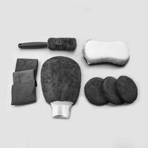 Kit de nettoyage auto 9 pièces : serviettes en microfibre, éponge à cire, brosse pour jantes, gants pour le detailing auto - Product Image 1