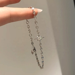 <span class=keywords><strong>Bracciale</strong></span> con ciondolo a stella scintillante da <span class=keywords><strong>donna</strong></span> - Ottone placcato oro ecologico con zirconi, stelle a cinque punte, <span class=keywords><strong>comete</strong></span> e stelle cadenti - Product Image 5